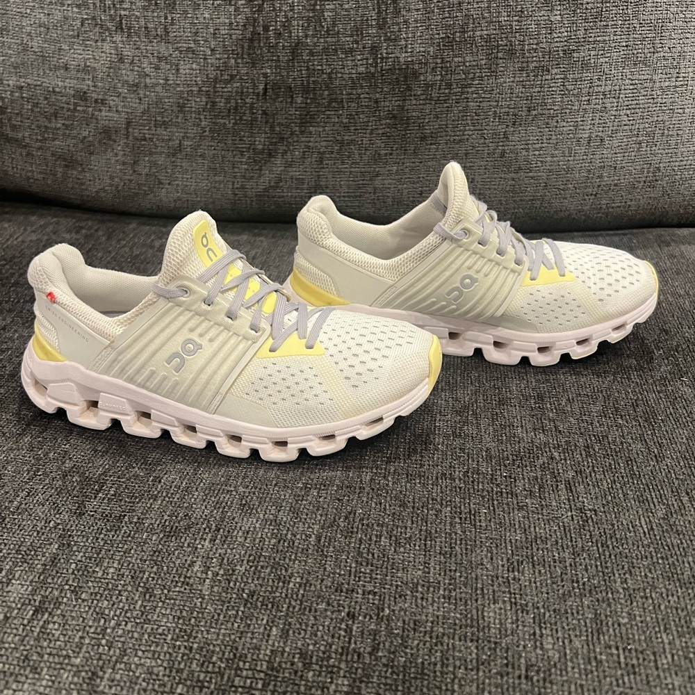 On Running Women's Sneakers in Light Gray and Pale Yellow - Picture 6 of 9